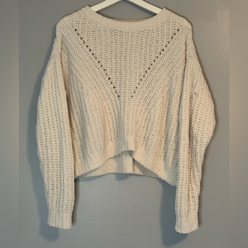 Love Tree Cropped Fuzzy White Sweater Size: S